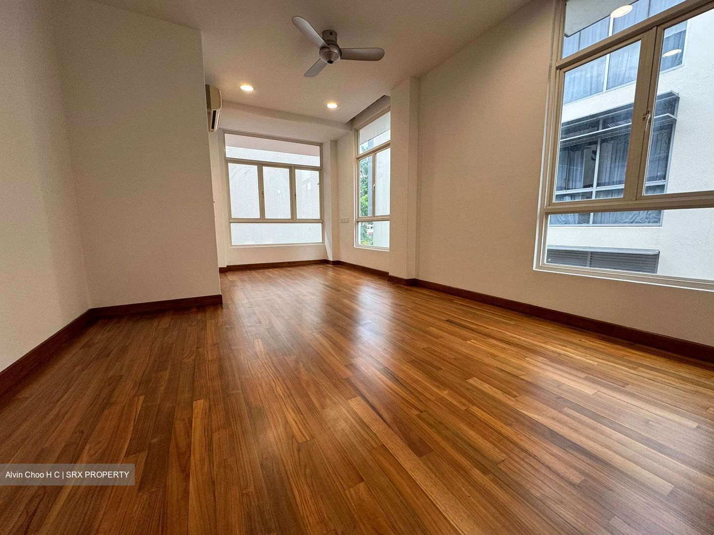 People's Garden (D19), Terrace #542933311